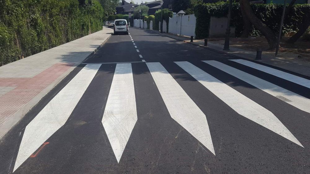  Imagen La concejalía de Obras asfalta la calle Ventura Rodríguez y amplía una de sus aceras eliminando barreras arquitectónicas