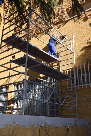  Imagen Comienzan los trabajos para el cerramiento de la terraza del Centro de Mayores