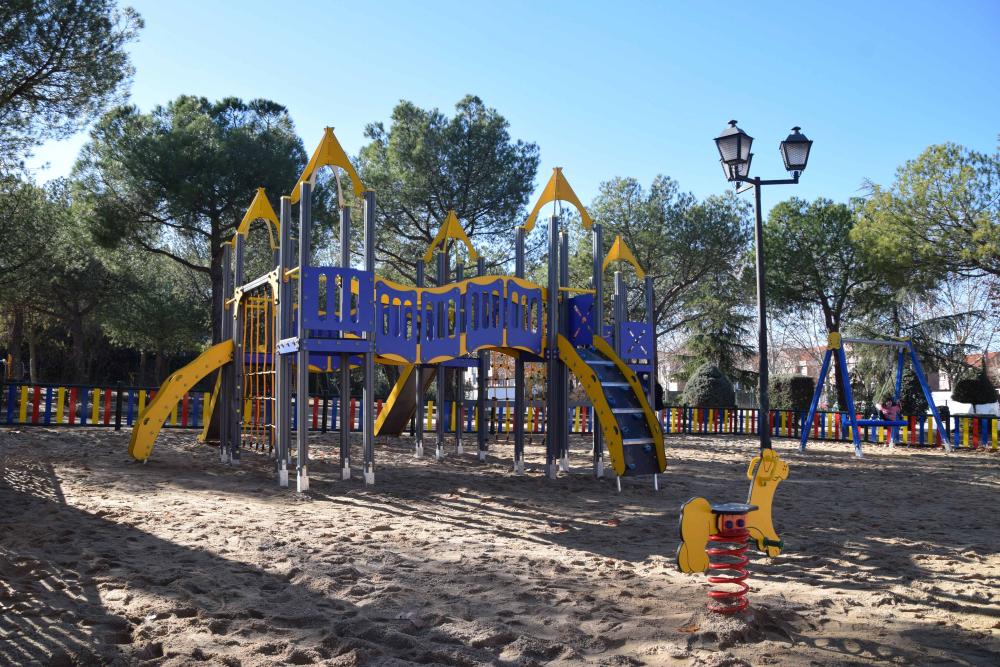  Imagen Los más pequeños ya pueden disfrutar de la zona infantil del parque Antonio Machado, completamente renovada