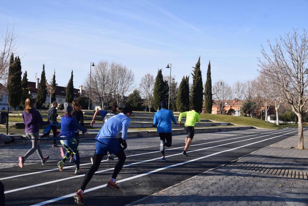  Imagen La pista de atletismo del Parque El Mirador se ha asfaltado, pintado las calles y renovada la zona de saltos